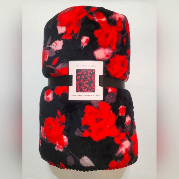 NWT Victoria's Secret Sherpa Blanket - Picture 1 of 6